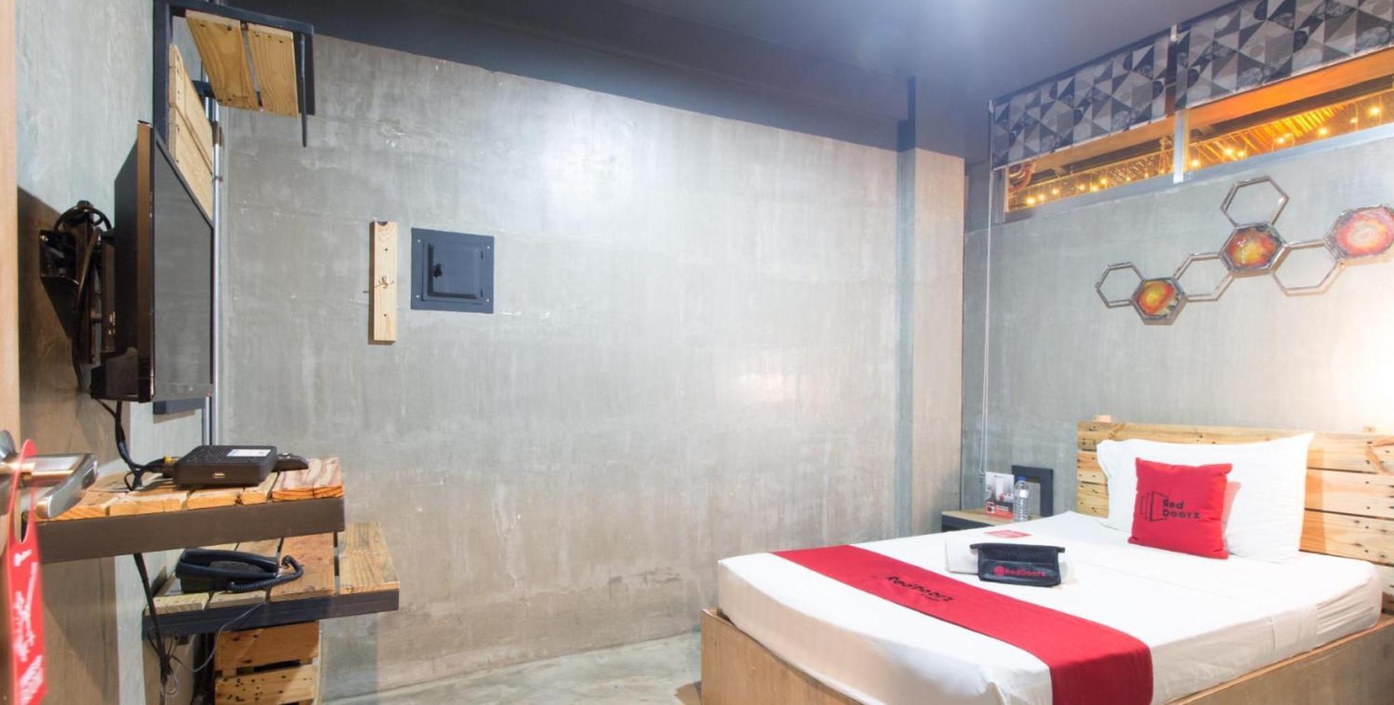 Reddoorz Plus @ Taft North Mandurriao Iloilo City Buitenkant foto