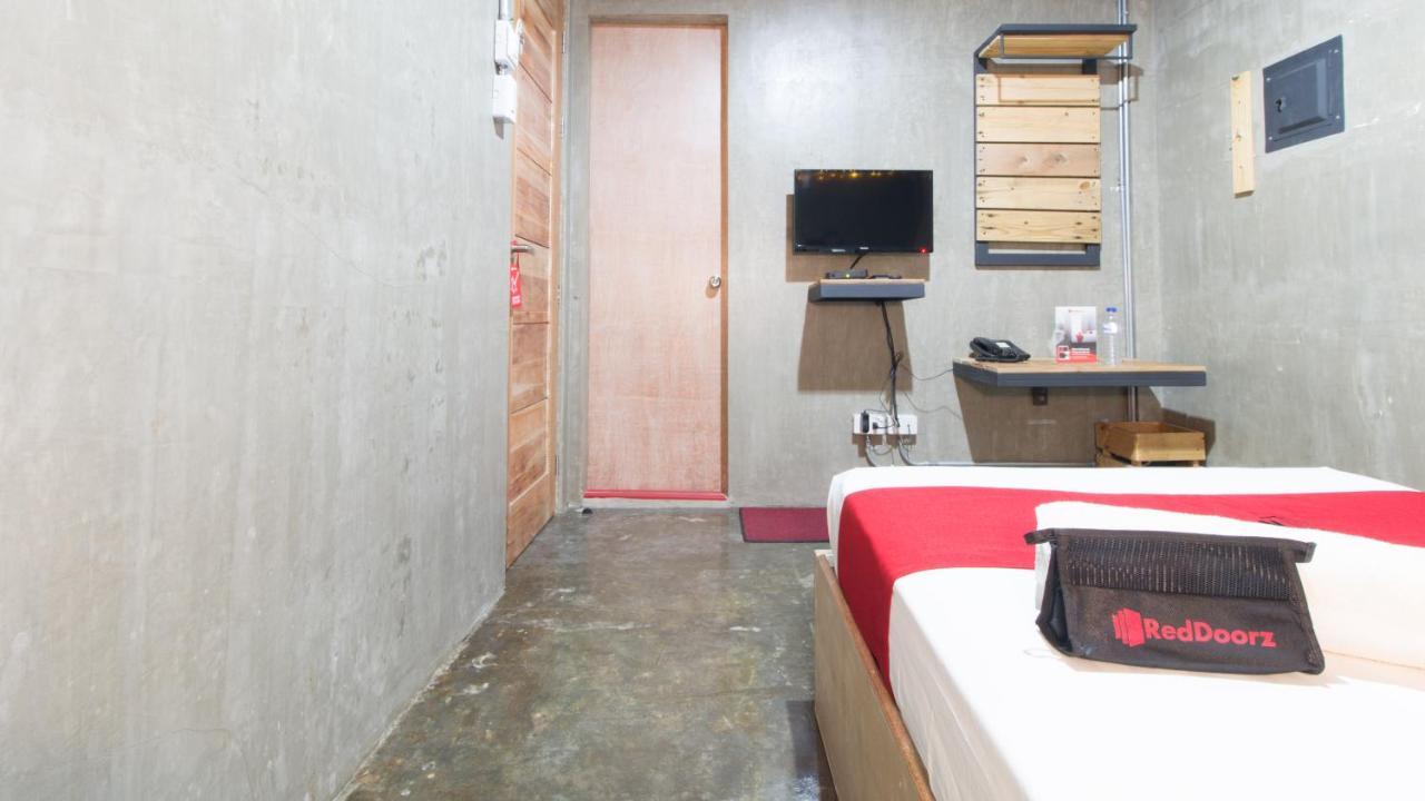 Reddoorz Plus @ Taft North Mandurriao Iloilo City Buitenkant foto