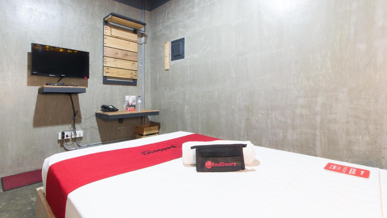Reddoorz Plus @ Taft North Mandurriao Iloilo City Buitenkant foto